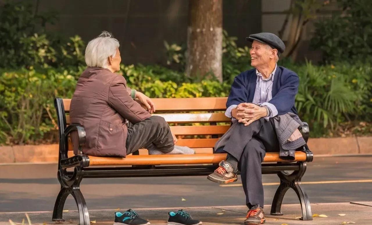 有人说退休教师在网上晒退休金是拉嫉妒恨，这个观点我不敢苟同。其实退休教师的退休