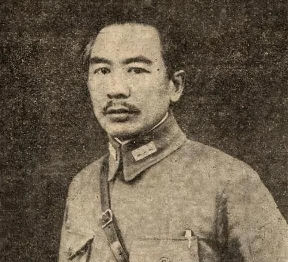 盛世才这个“新疆王”，一辈子都在玩弄权术，核心就两个字：翻脸。他能坐上新疆的头