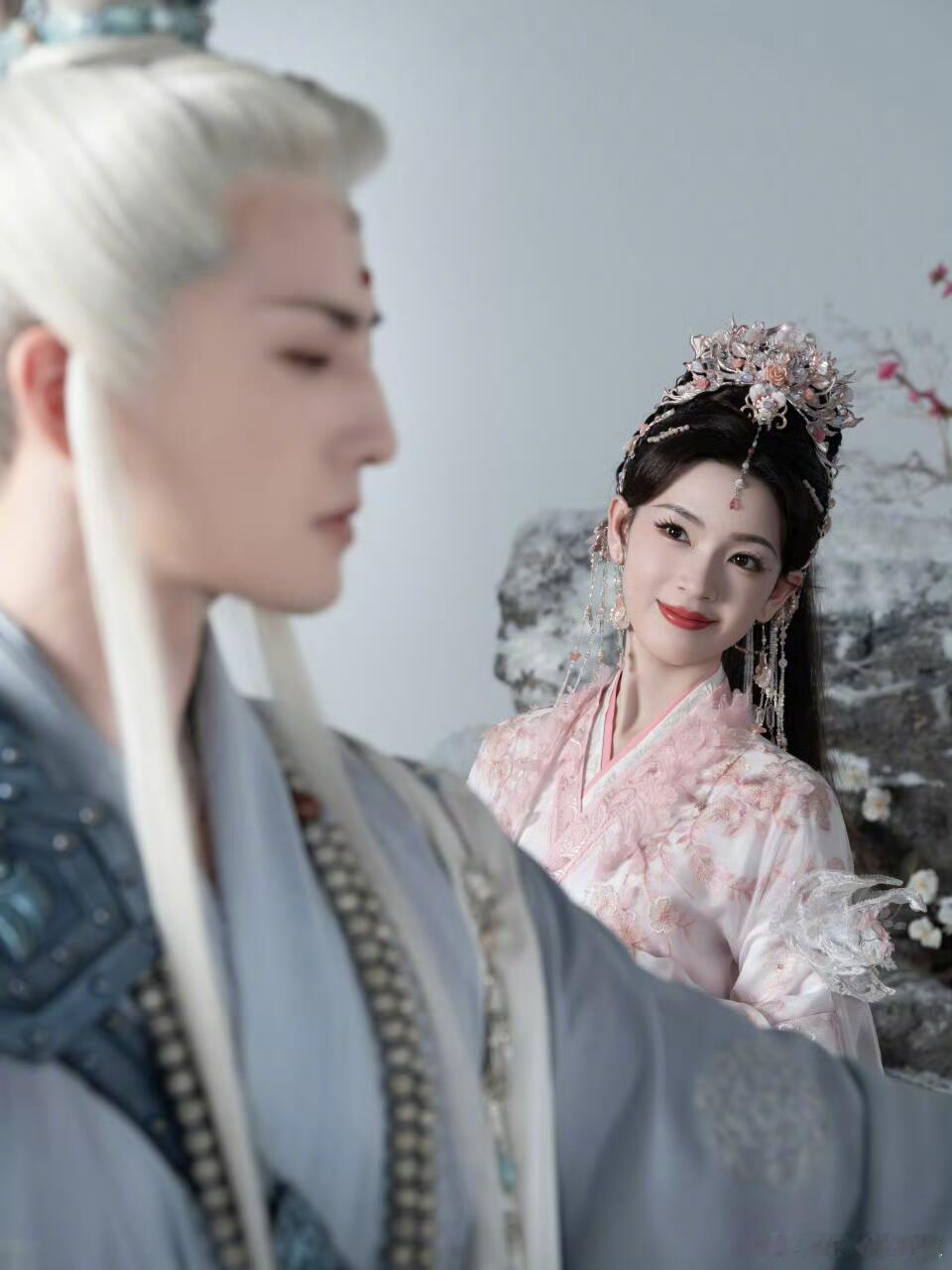 西方桃与普珠壁纸分享杨仕泽|陈瑶|