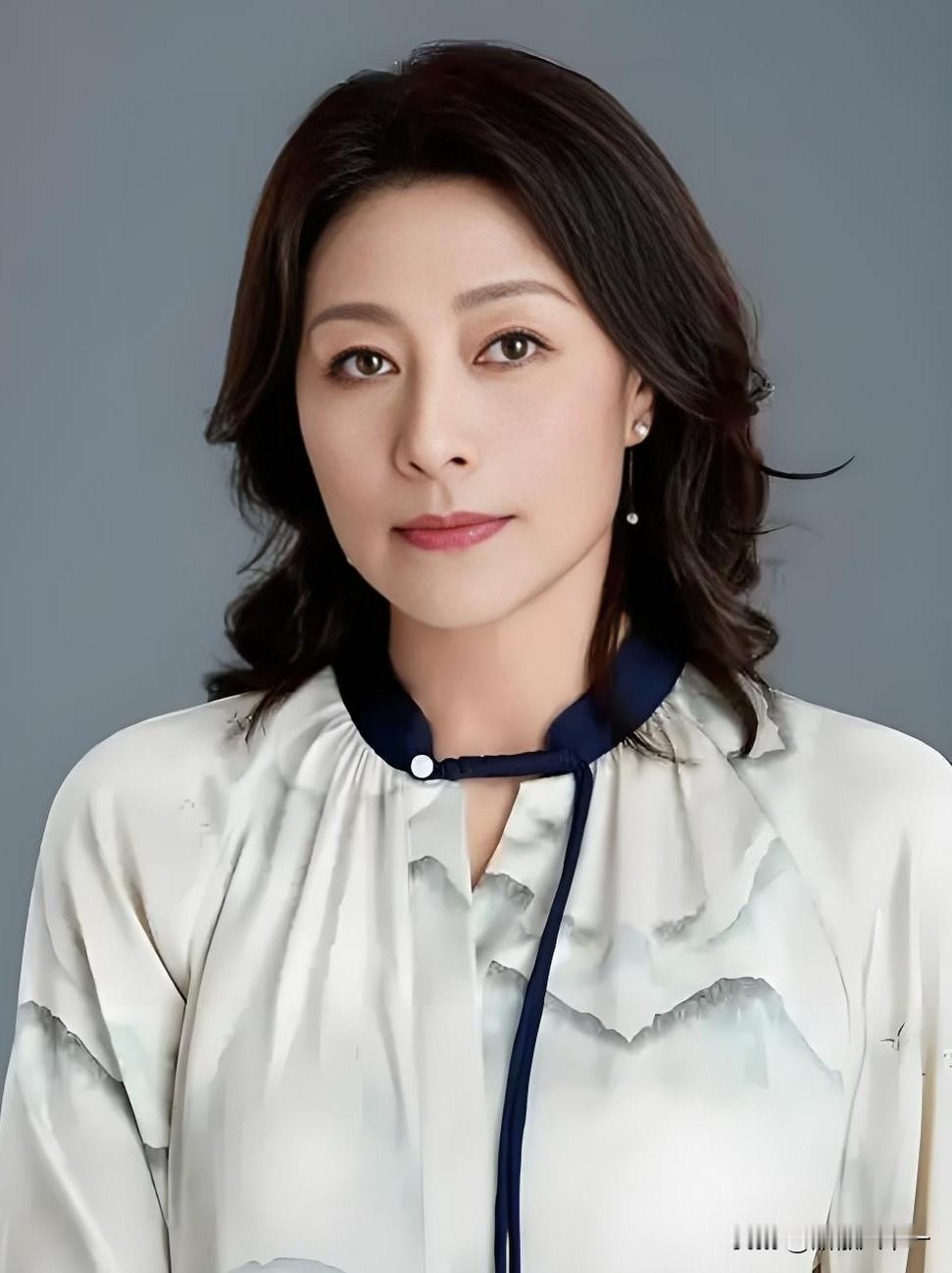 何丽华，当初有多傲慢结果就多懊悔，不是说她没了儿子没了老公，而是没了活下