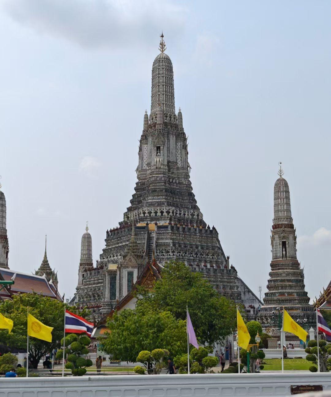 好人难做，堂妹嫁到本村，堂妹的老公家有三兄弟，堂妹的老公最小。堂妹的公公去世三年