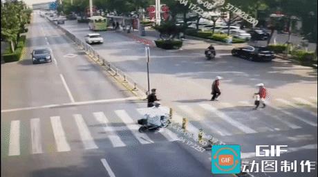 胡锡进现在是越来越阴阳怪气了，似乎正在“司马南”化。看上去是正常的评论，但总感觉