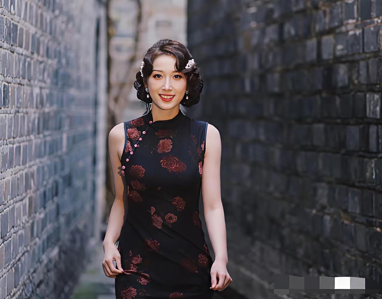 说实在的，国乒要说颜值最高的，钱天一排第二，没有人能排第一。你看脱掉运动服，