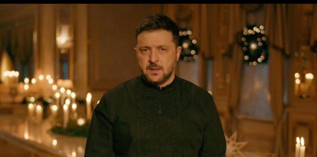 泽连斯基圣诞“四亡诅咒”炸锅全球乌克兰总统泽连斯基在俄乌战争持续四年之际，向国