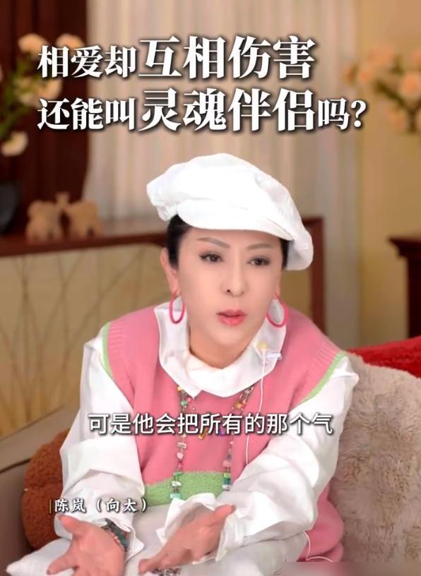 向太当年被亲妈卖到舞厅那晚，旗袍口袋里藏了把剪刀。18岁的她就明白，这世上没有救