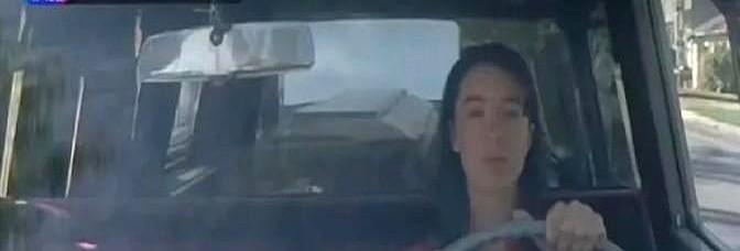 1979年，美国加州。殡仪馆女员工凯伦，在运送男尸途中失踪。警方搜寻后，于荒郊发