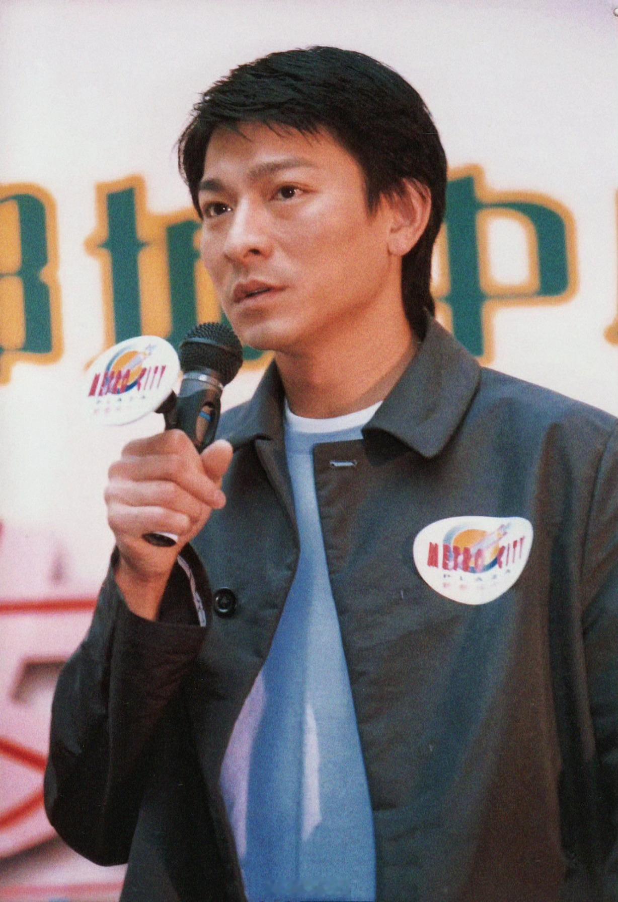刘德华搭乘花絮去幕后苗条型男“肥佬”——2001年，刘德华刘德华在香港将军澳
