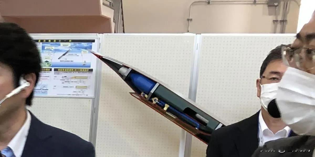近日，日本新一代吸气式高超音速巡航导弹研发计划曝光。日方定下时间表，争取2030年实现列装，2035