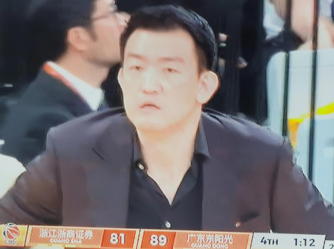 昨晚，广厦队无心恋战，赠送给广东队一场大胜。心怀叵测地将十一冠王广东队“安排”到