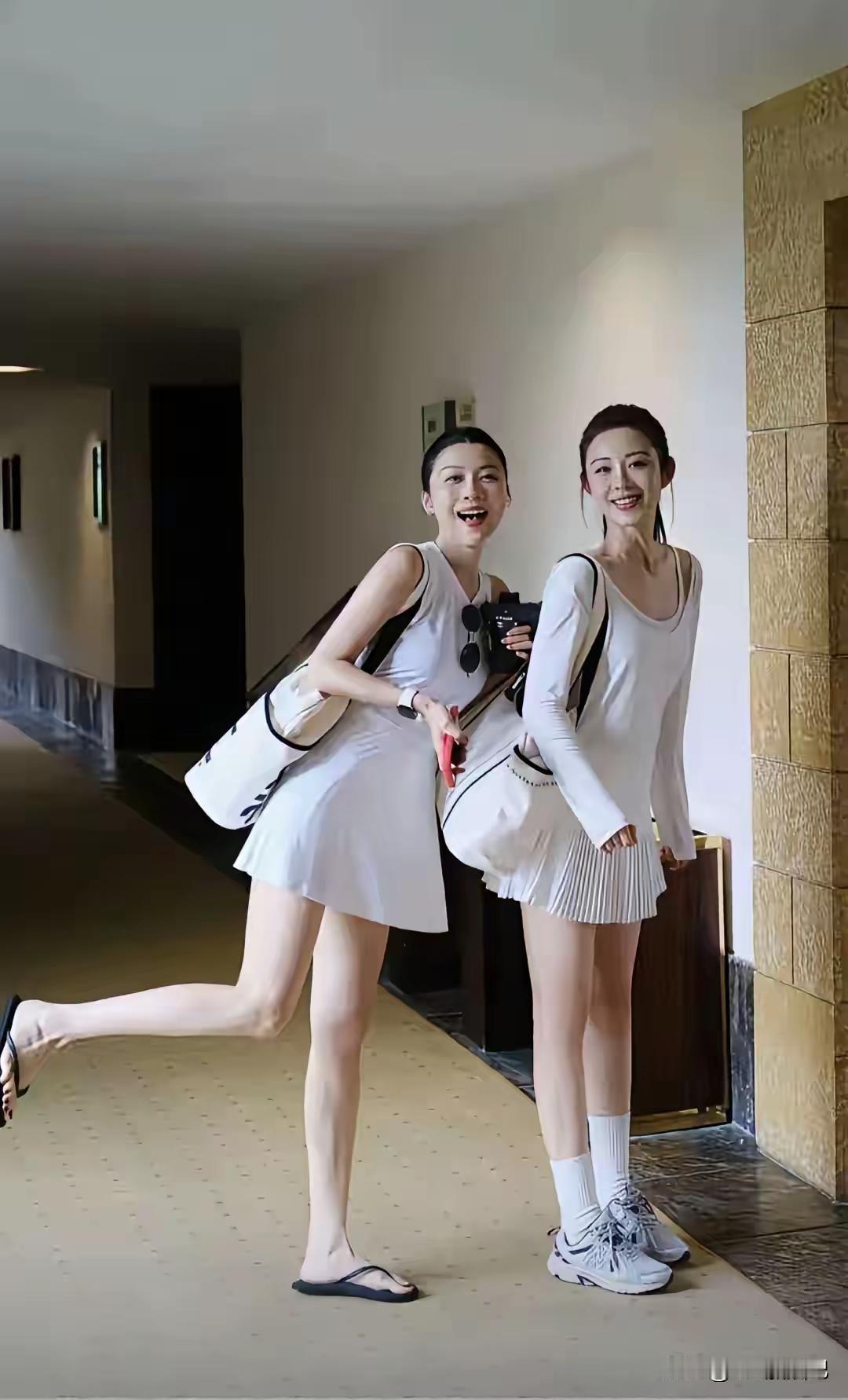 你分的清楚吗，哪个是妈妈，哪个是女儿？比的就是身材姐妹们冲这双