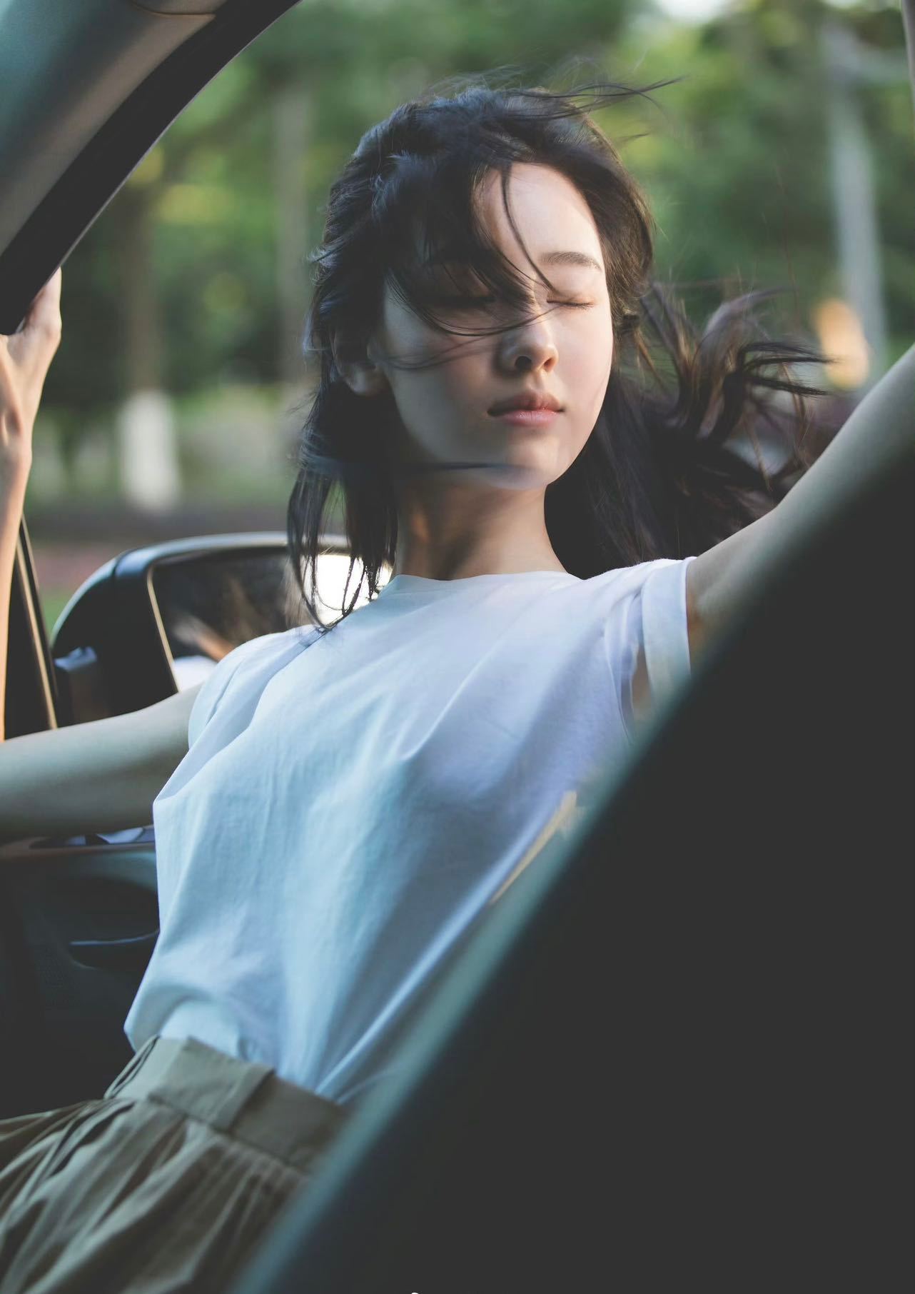 陈都灵。 向往自由，分享宝藏女孩