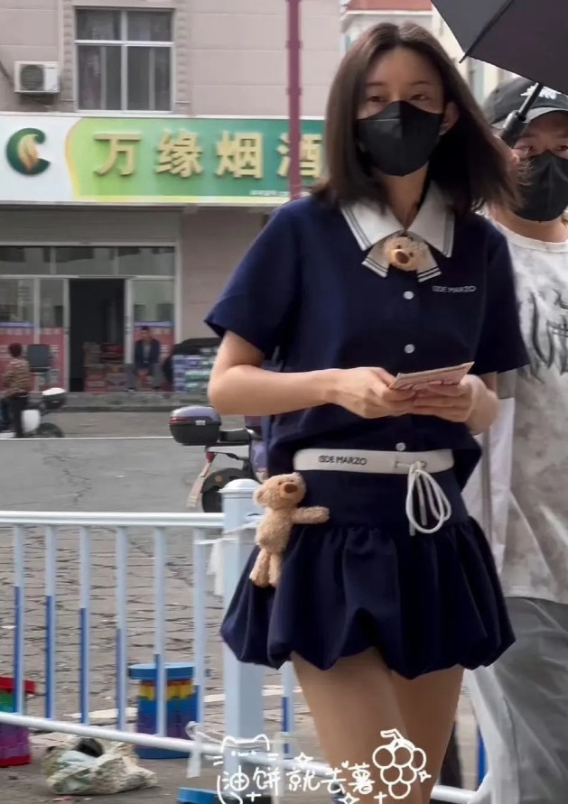 我的天呐！这是巧合吗？？？昀牵孟绕来糖了！昨天李昀锐录制《奔跑吧》穿的什么衣服