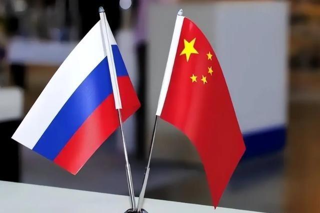 看懂朝鲜这盘押上家底的援俄安排，就明白咱们中国为什么不向俄罗斯送军火：三点三万个