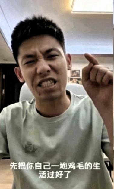 旭旭宝宝这两天算是摊上大事了，就因为直播时随口说了句对周星驰导演的新片《功夫女足