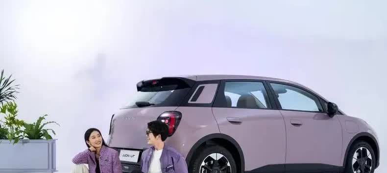 听我一句劝，2025买车不纠结:日常通勤，选纯电；家庭用车，选纯电；