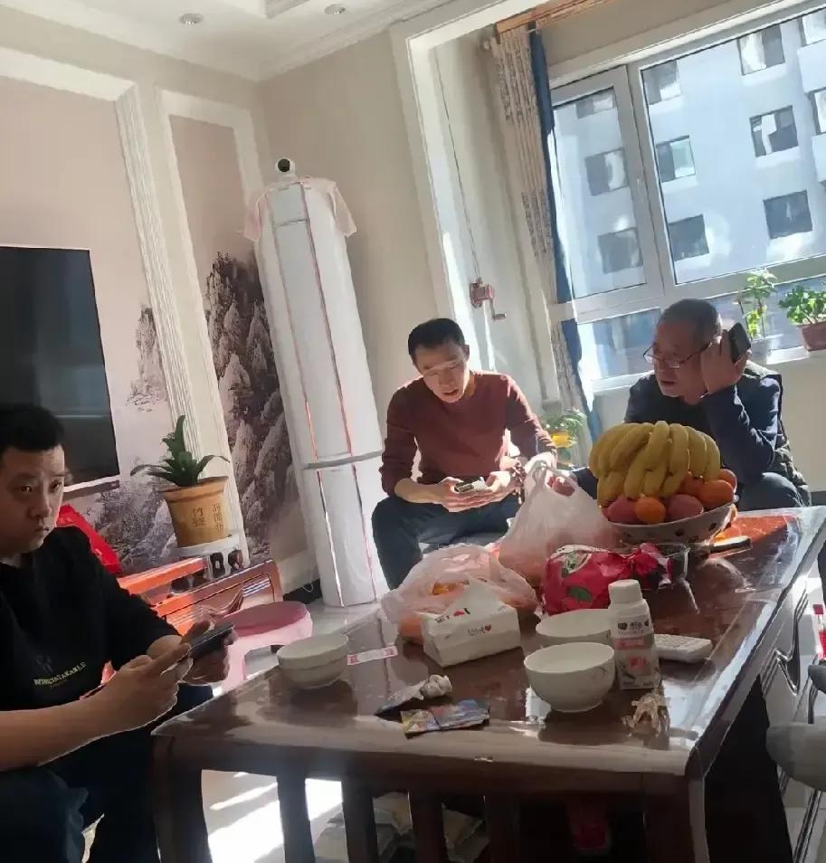 一对新人原本说好彩礼8万，男方连酒席都订了，结果女方临到门口先涨到8万，男方