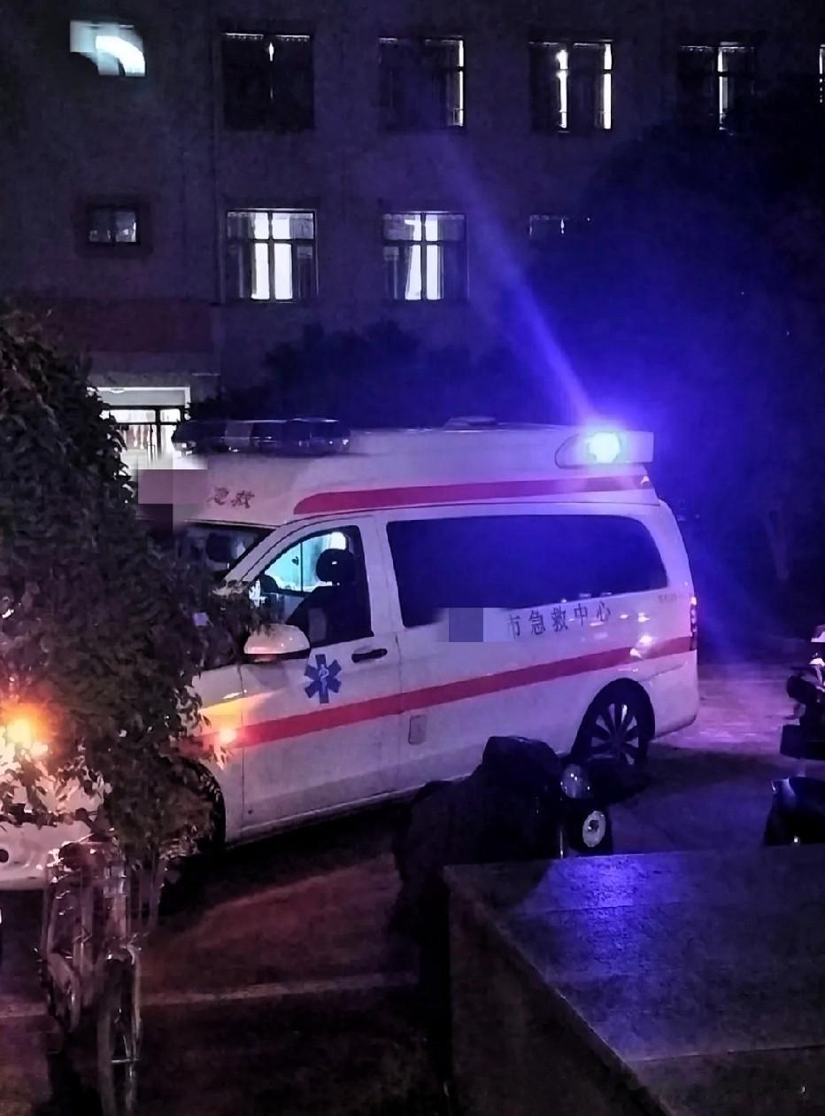 对门邻居昨晚走了，39岁，正值壮年。糖尿病三年，他硬是靠着可乐、槟榔和通宵游