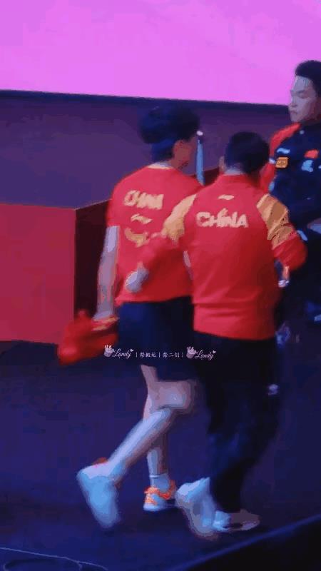 王皓带谁换球衣谁逆转！世乒赛大比分0-2落后，一般人是很难逆风翻盘，即使贵