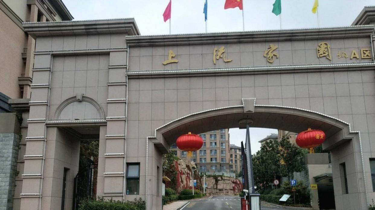 青岛世园会旁藏着一个神秘富豪村！毕家上流低调到连豪车都停电动车位，路过李沧你绝对