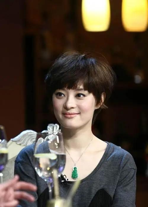 2012年，孙俪主演甄嬛被提名白玉兰奖视后。十拿九稳的事儿，孙俪准备盛装领奖，却