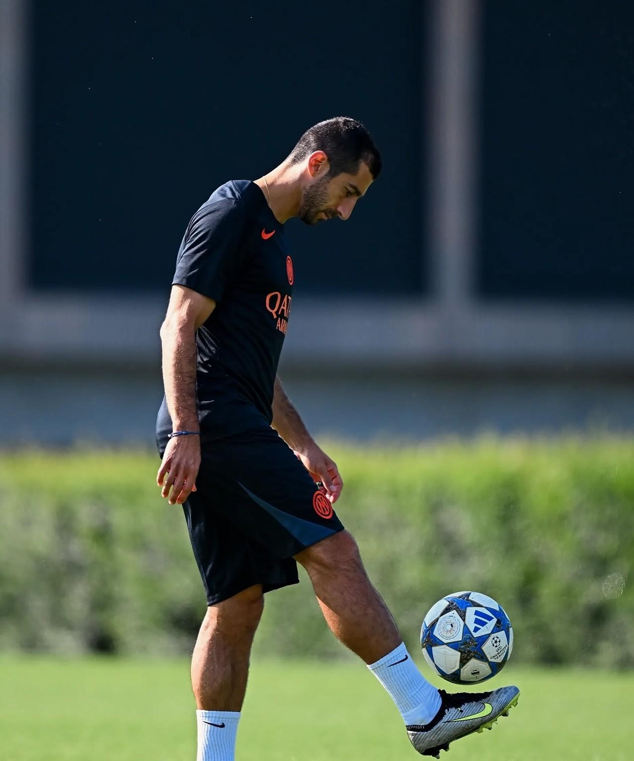 姆希塔良回来了！根据天空体育记者巴尔扎吉的消息，国际米兰老将姆希塔良已经连续参加