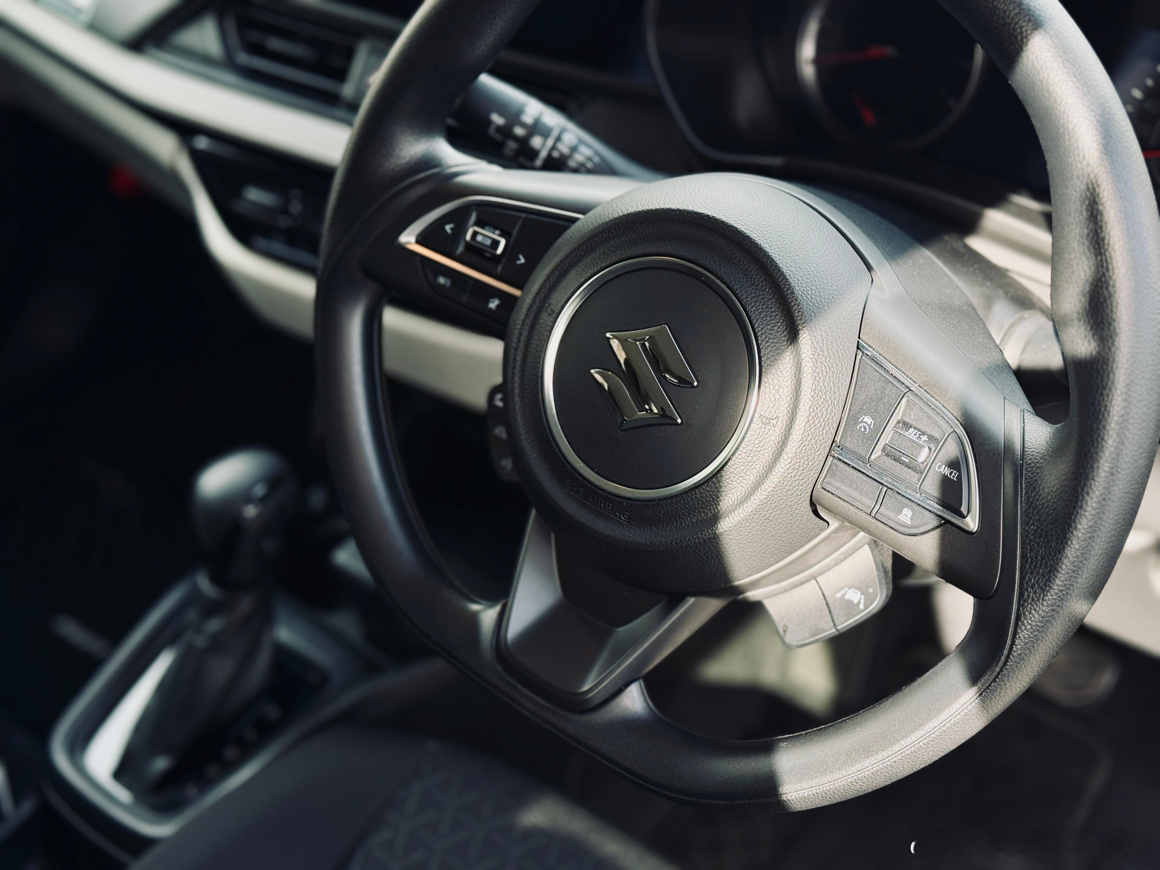 雨燕雨燕，身轻如燕飞度飞度，张弛有度来总结一下上周开的这两台便宜的掀背小车作为一