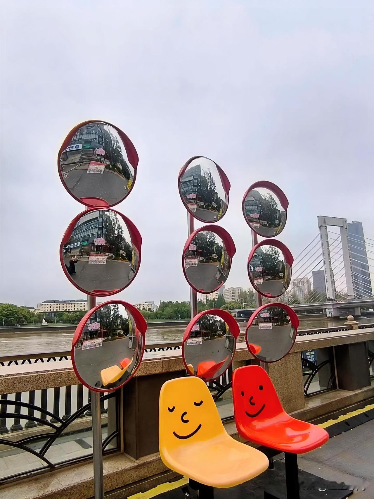 男人过六十还再找老伴，根本不是为了什么爱情，说白了，全都是赤裸裸的算计。一