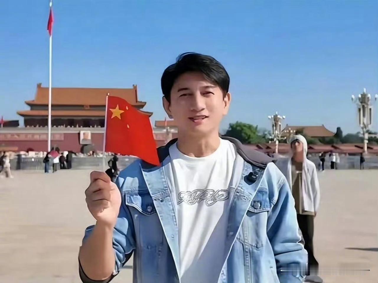 吴奇隆去天安门和国旗拍了张照片，就被台湾富邦好（棒球队）取消开球资格。蔡康永有
