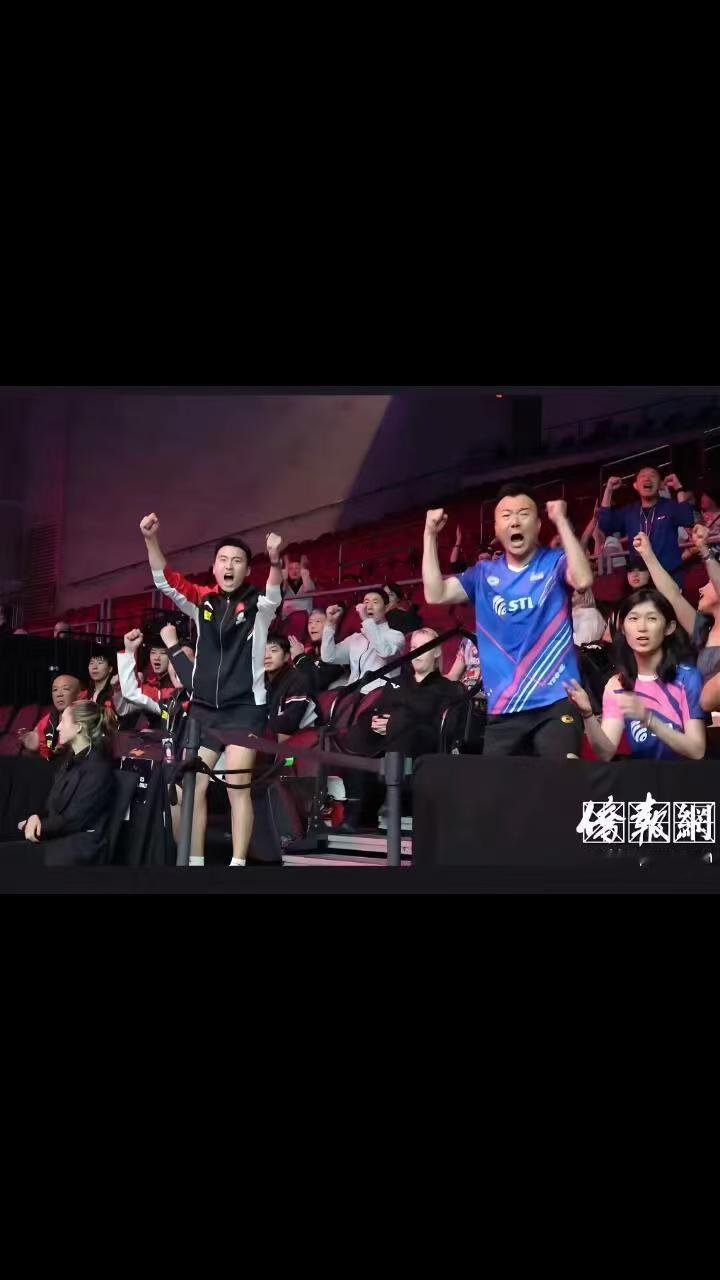 王辉和王楚钦的缘分也很深！原来王楚钦和一位教练员相拥，挂着教练牌，感觉是好朋友