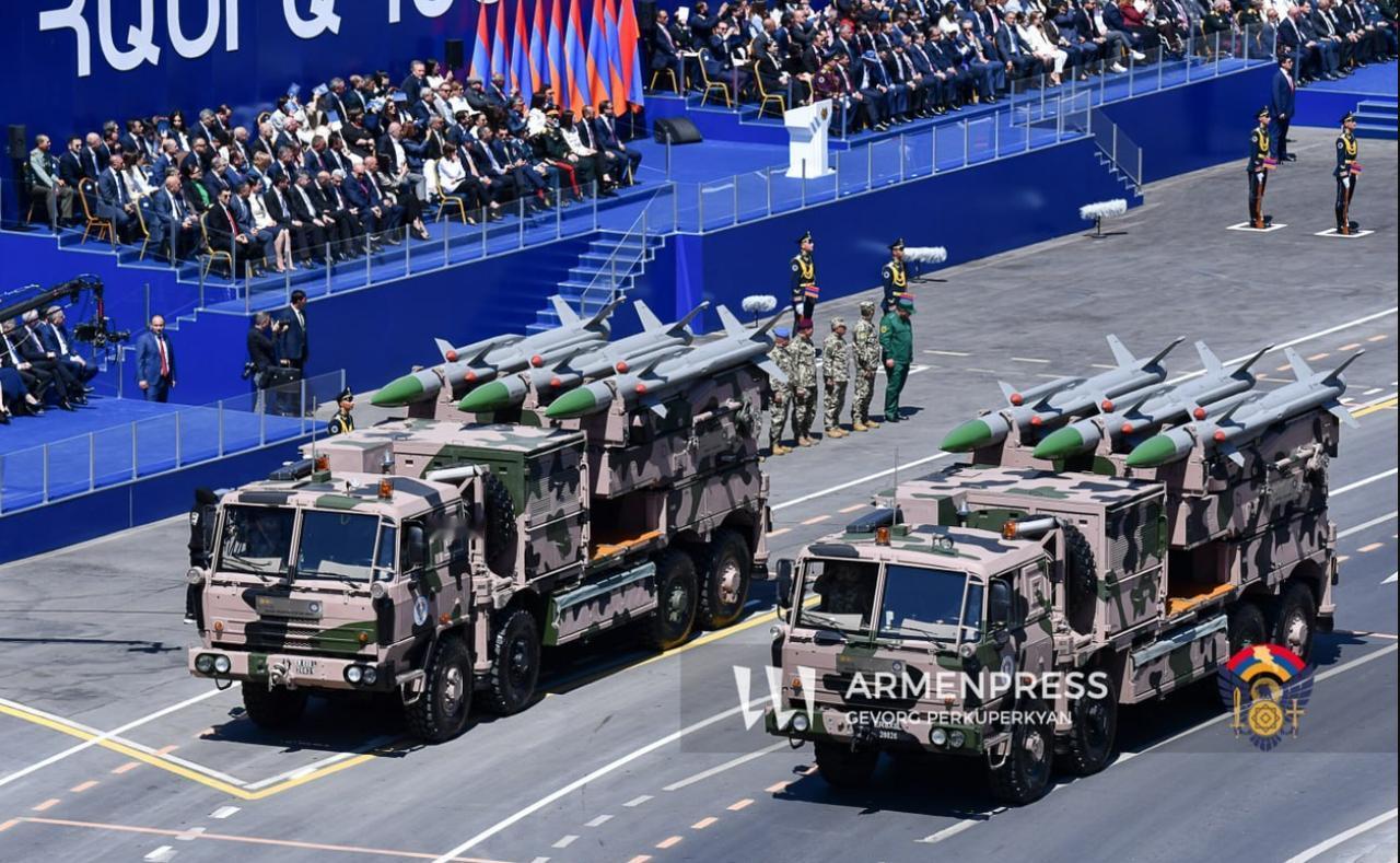 “咋想的？阿联酋没有采购中国红旗-9防空导弹，采购印度阿卡什防空导弹！”当地时间