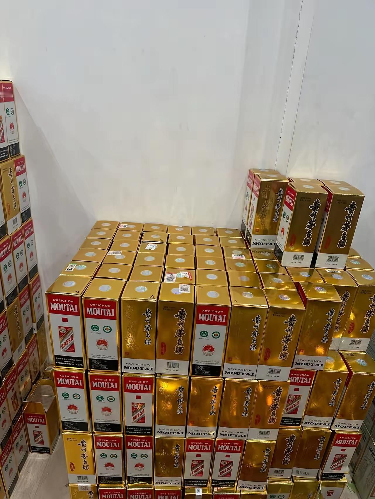 白酒彻底变天了，飞天茅台都慌了！不是太贵没人喝，而是50后基本不沾杯，60