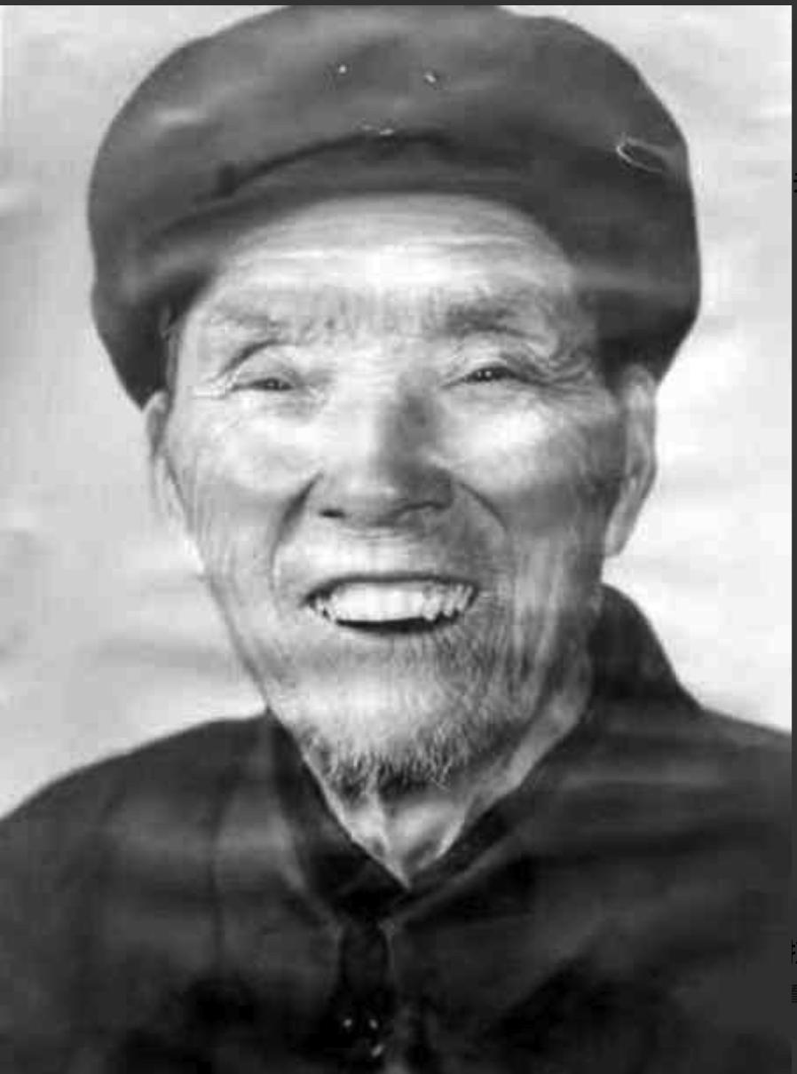 1979年，兰州军区门口，81岁老农拦下哨兵，一句话让全场愣住："我是肖华政委的