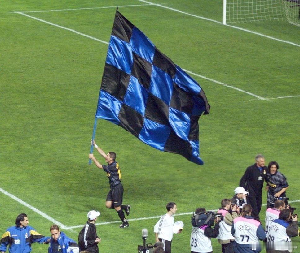 Santi继续：国际米兰并不反对延长齐沃的合同但俱乐部高层的疑问依然存在那就