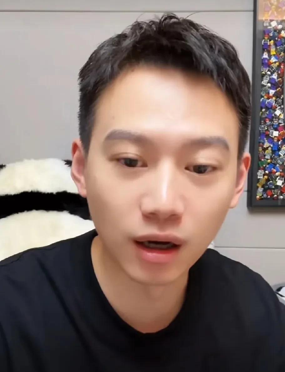 周雨在直播间傲娇地说：“国乒主力队员，哪个我都赢过！”有网友在周雨直播间询问周