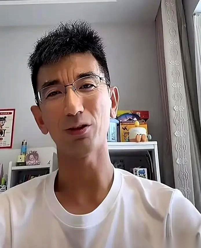 合着这仨人，孙美丽、明明、天权，早就拧成了一股绳。新公司的章都盖好了。这不是离