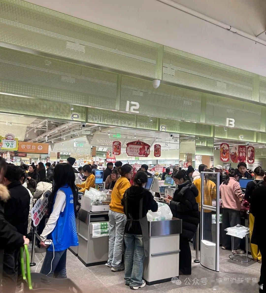 河南洛阳解放路上演“三国杀”，大张与567鲜生谁能胜出？洛阳的小伙伴们注意啦！