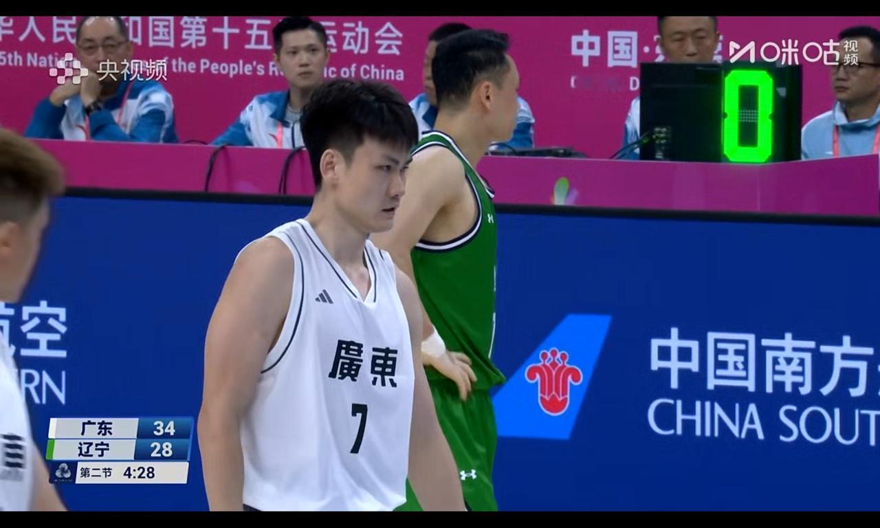 王睿泽暴打原帅，投手局限性大，王睿泽在广东找到最正确打法在王睿泽碾压了贺希宁