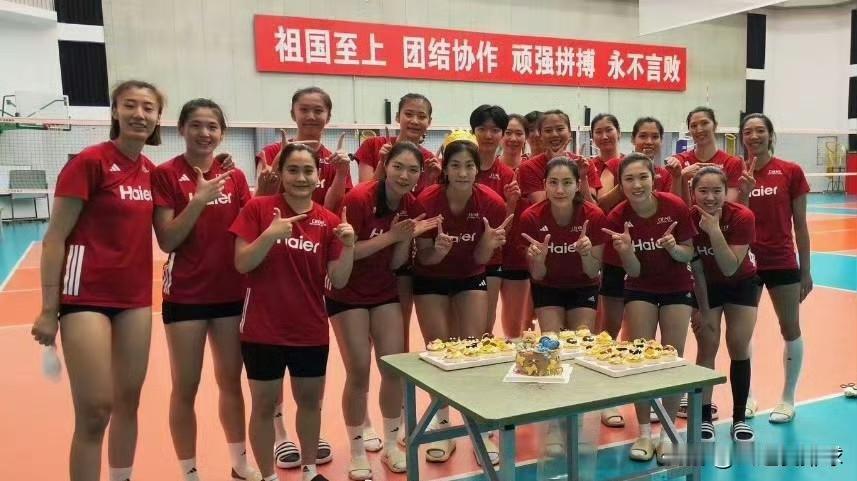 除了李盈莹，中国女排几乎全员到位！根据这两天土媒的消息，李盈莹的伤病仍未完全康