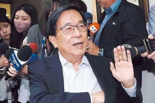 台湾青年联合会理事长何溢诚发文写道：“万一大陆要对台动武，恐怕连解放军人影都还没