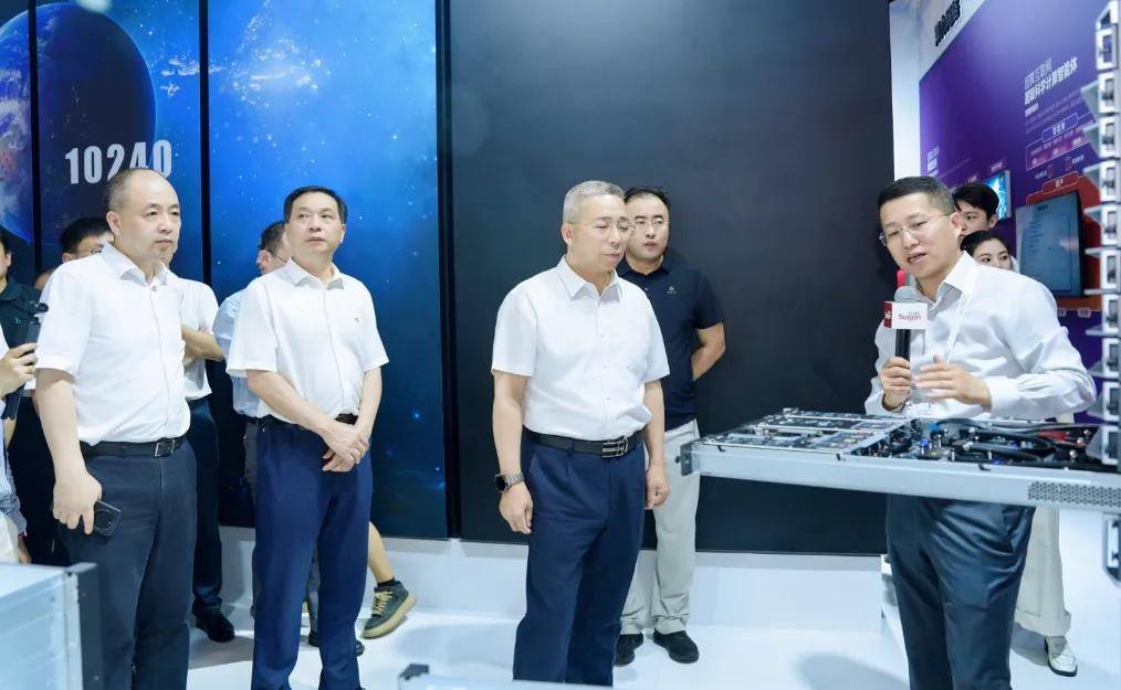 WAIC中科曙光爆火！高端算力资源已经“一票难求”这次WAIC最大的亮点莫过