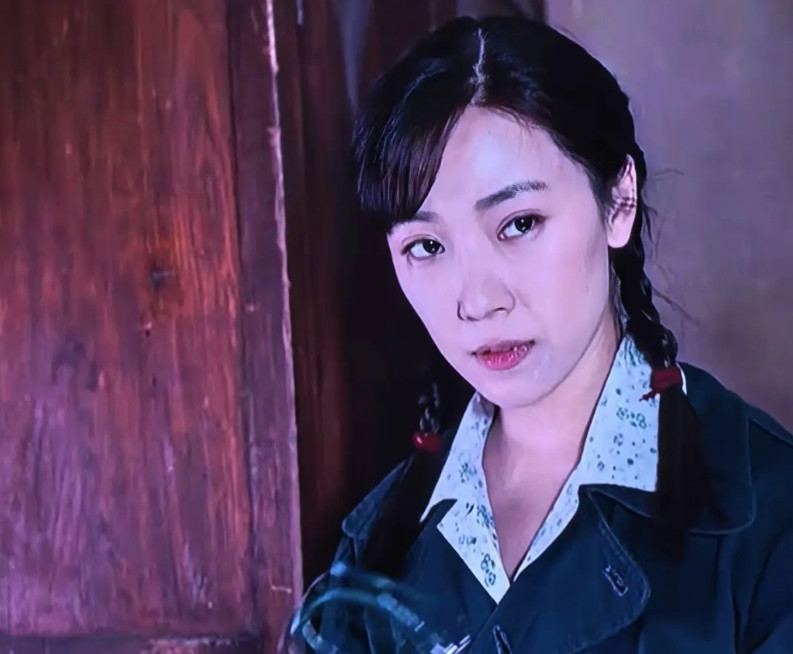 《依依向北风》演员选的有问题，很不喜欢女二号，没有知青的范，演技不好。装化的也不
