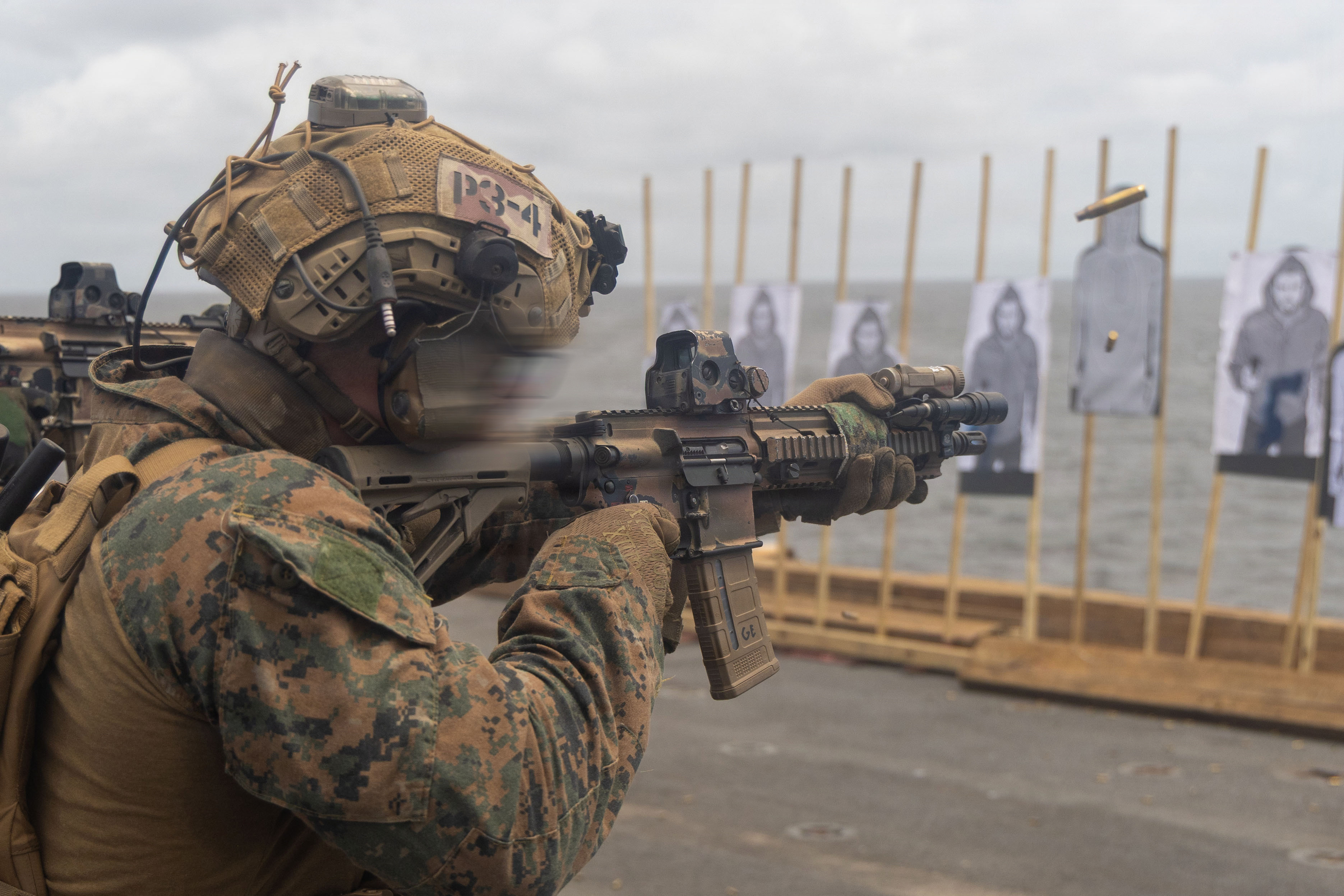 四等人LCF-24甲板射击训练烽火问鼎计划