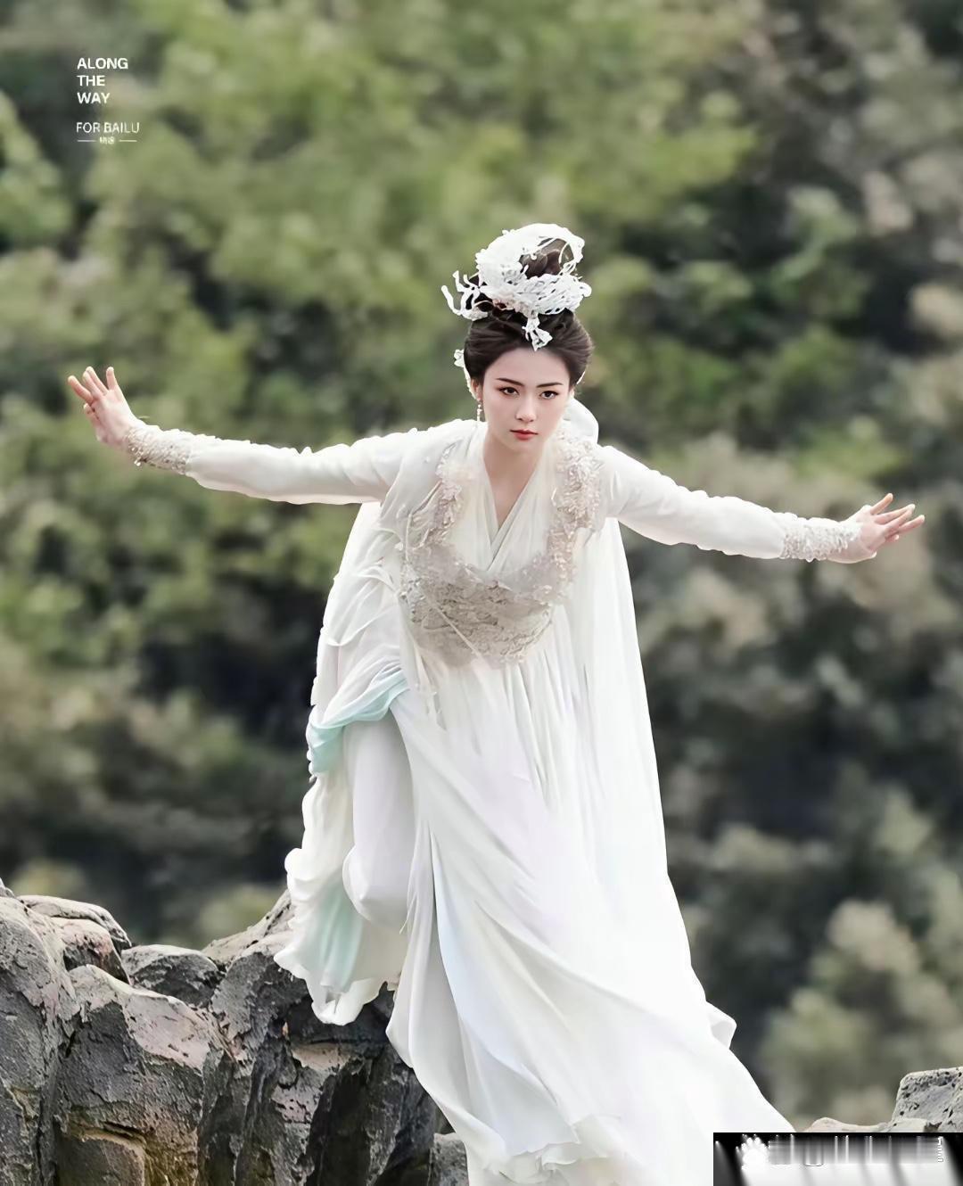白鹿这个美吧，可惜水晶鞋出镜了妆造怎么想的?​​​