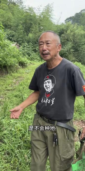 他这老弟种地不打农药，不施化肥，不除草，这真是有机农业了，绿色农业了。