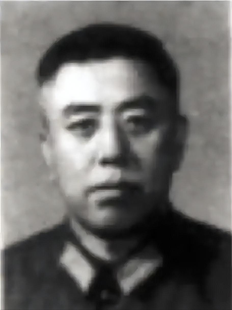 1979年，副师长赵连玉从越南战场返回祖国的途中，不幸被狙杀，搜查后，竟发现这个