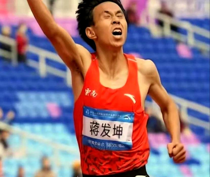 是教练提前布置，还是杨绍辉临时起意，难道职业运动员不懂规则吗？蒋发坤10000米