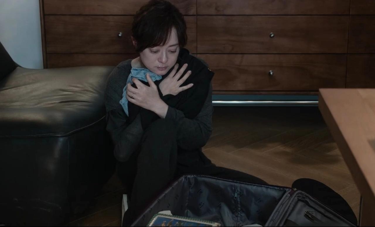 《危险关系》里，我有一处剧情没有看懂，希望大家解惑……颜聆在抱着父母遗物悲伤