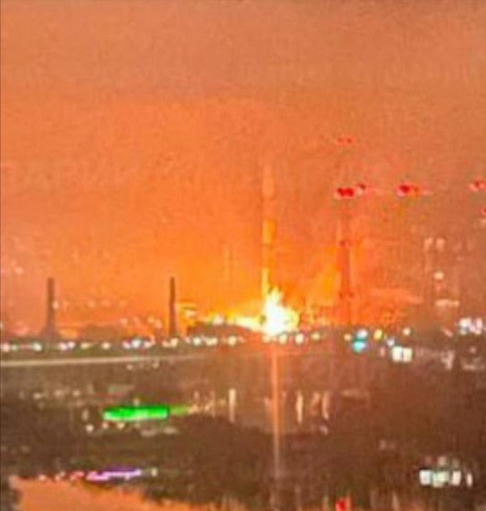 英国发现一个非常奇怪现象,俄军导弹只打击乌克兰第聂伯罗河左岸电力系统。俄军却没有