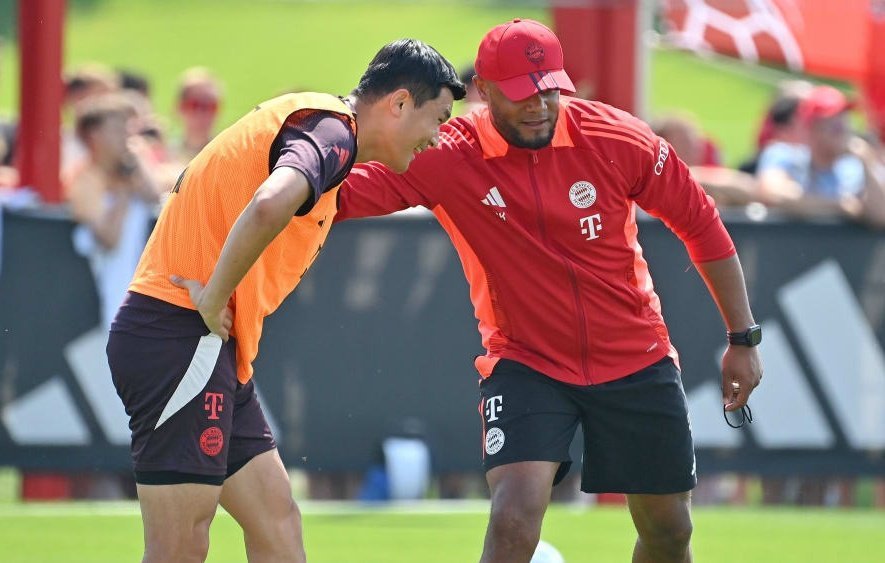 孔帕尼和金玟哉的合同详情:🇧🇪孔帕尼的新合同包括:如果他赢得欧冠联赛,将获得