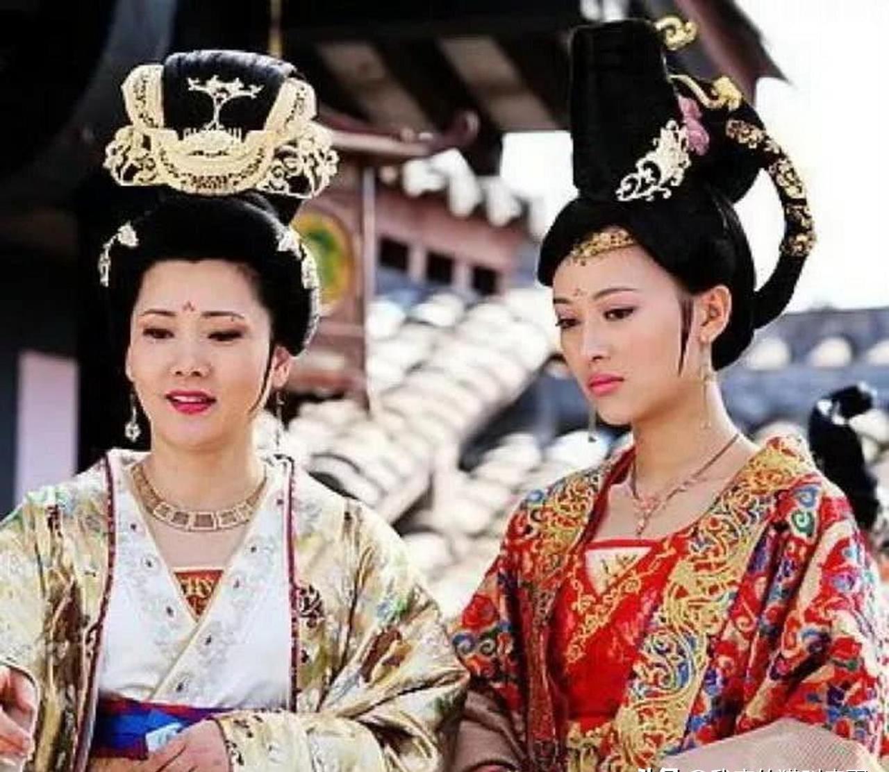 710年7月21日夜，韦后正在寝宫睡觉，25岁的李隆基带兵闯入。韦后怒吼“大